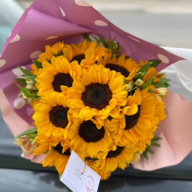 Ramo de girasoles con alstromedias