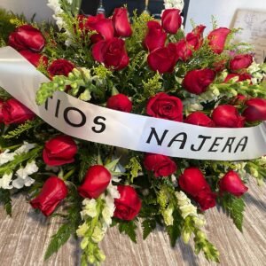 Arreglo funebre de 50 rosas