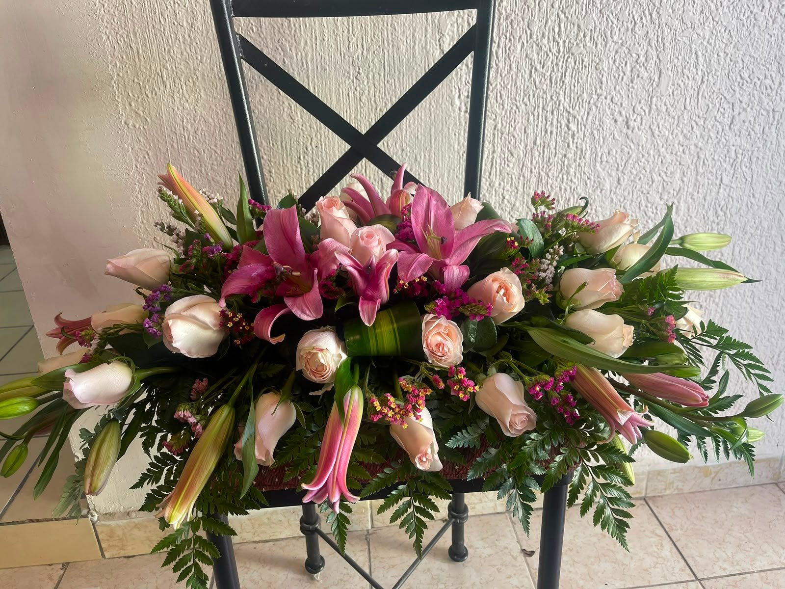 Cubrecaja con rosas y lilys