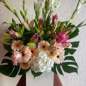 Arreglo con gerberas,lilys y gladiola